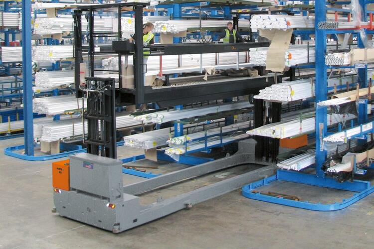 The HUBTEX electric two-side order picking platform in the 2-mast version