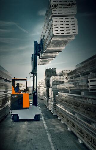 FluX electric counterbalance forklift from HUBTEX