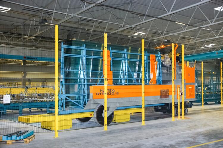 Gestellhandling des HUBTEX GTR am Stacker