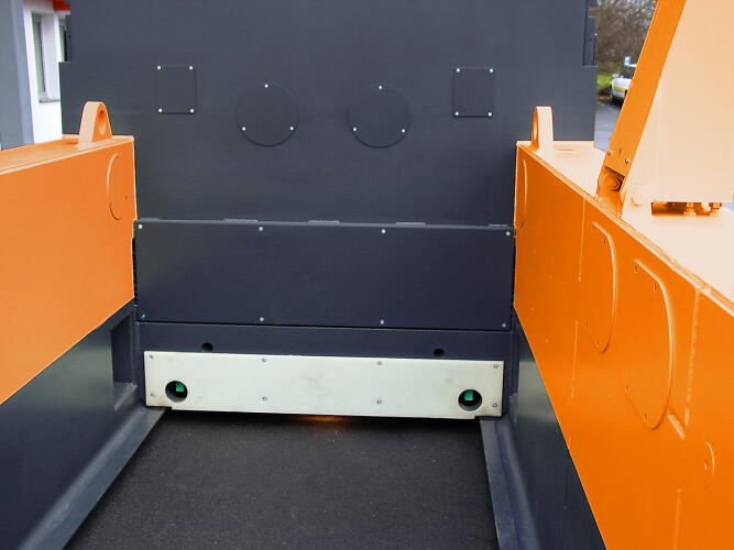 The sensors of the GTR on the stillage stop