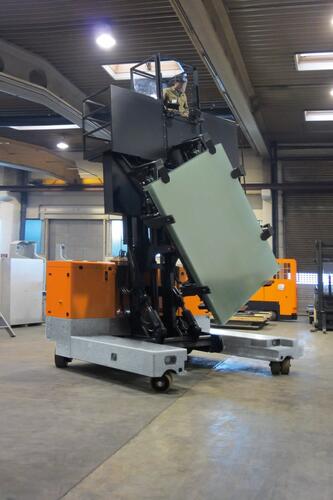 HUBTEX M series electric multidirectional sideloader in operation