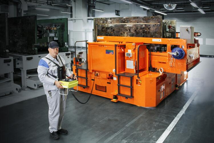 Carrello a piattaforma con telecomando a cavo