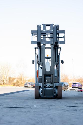 De RoxX met uitgeschoven hefmast.