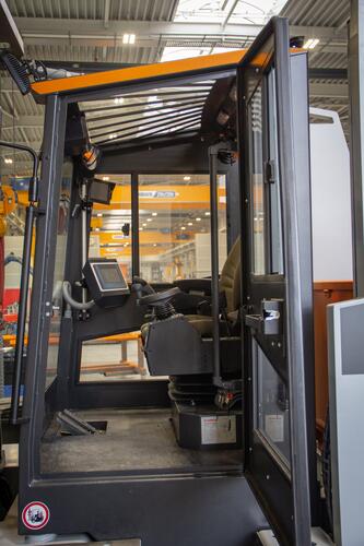 HIT 3 display of a compact heavy duty forklift