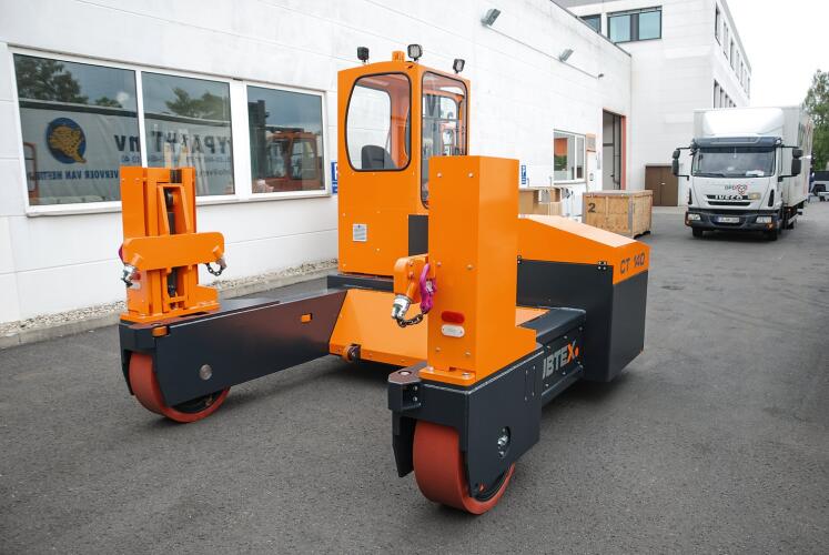 Un transporteur de bennes avec un agrippeur.