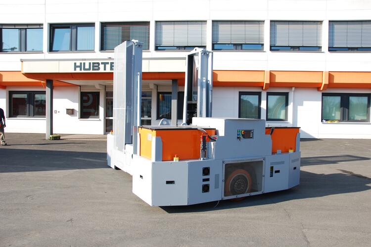 ドラム運搬車の後ろ姿