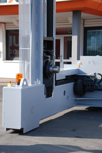 荷物を完全に囲むために、ドラム運搬車の油圧式アームはドラムの寸法に合わせて調整されます。.