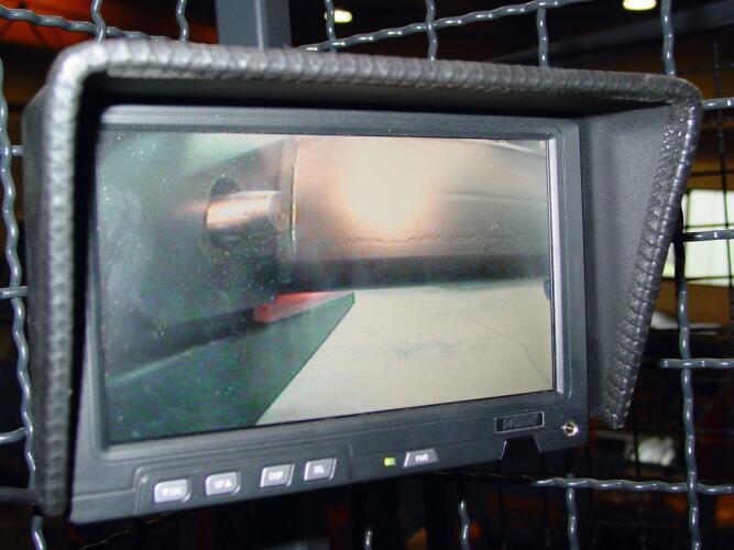 das Kamerasystem zur Überwachung der Gabelzinke bei Lastaufnahme von Glas