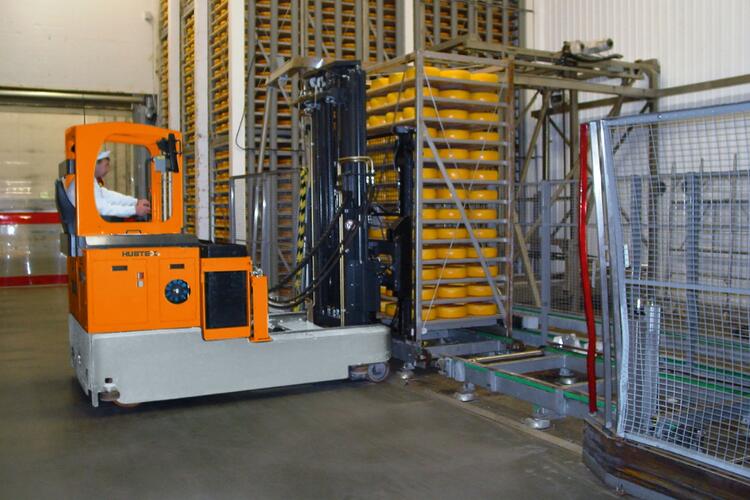 Een reachtruck in de levensmiddelenindustrie.