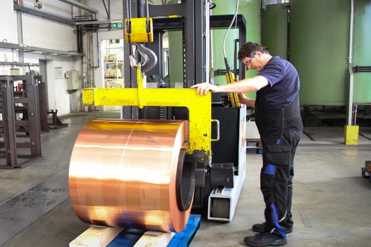 HUBTEX reachtrucks hanteren zware lasten.