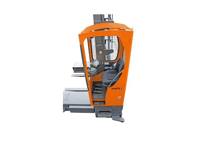 The Q850 cross-seat cab of the HUBTEX PhoeniX multidirectional sideloader