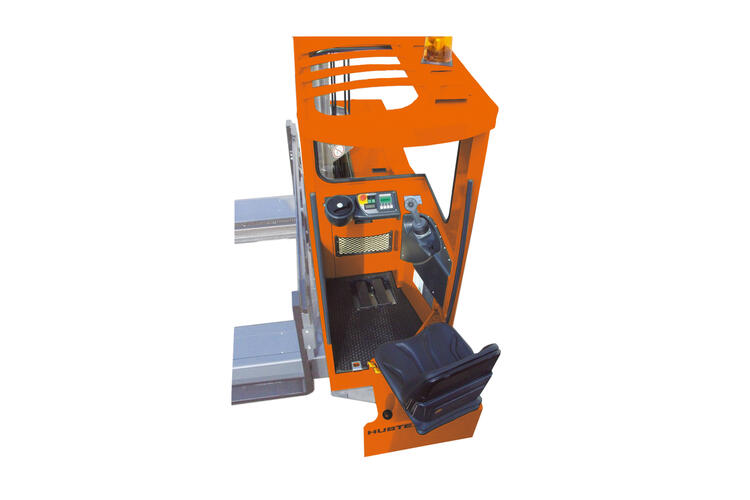 Diagonal seat cab with swivel seat