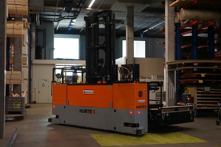 Der Elektro-Mehrwege-Zweiseiten Kommissionierer MK von HUBTEX