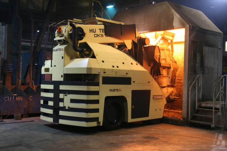 Le chariot à fourches télescopiques DKS HUBTEX utilisé à la fonderie Georg Fischer