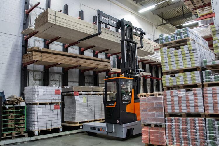 Carretilla multidireccional Phoenix en el sector de los materiales de construcción