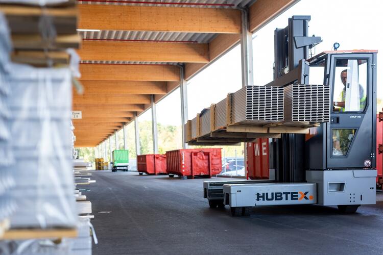 Chariot élévateur multidirectionnel phoenix longues charges