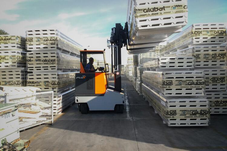 FluxX counterbalanced forklift can also be used as a sideloader
