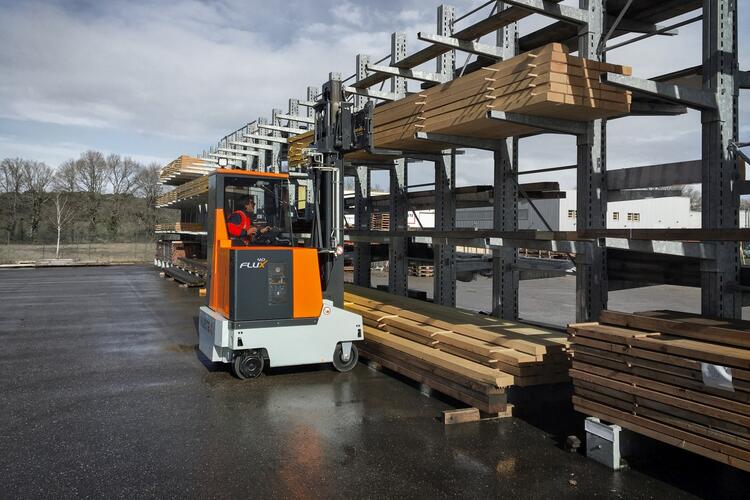 The FluX counterbalanced forklift in use at the outdoor storage facility