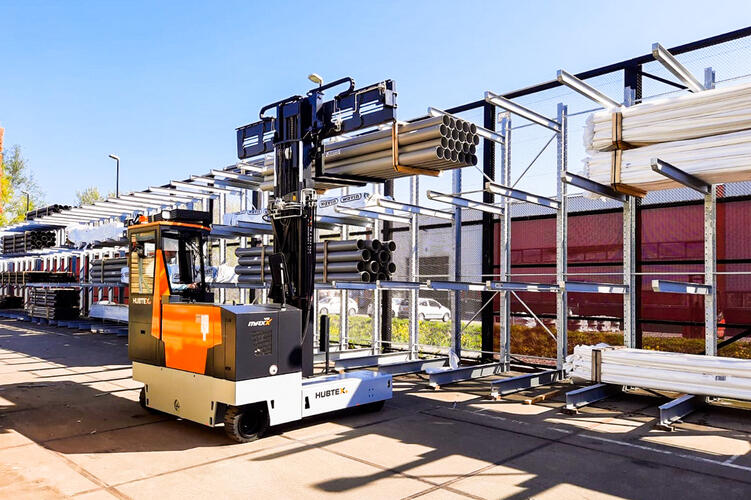 MaxX 45 multi-directional forklift transports pipes