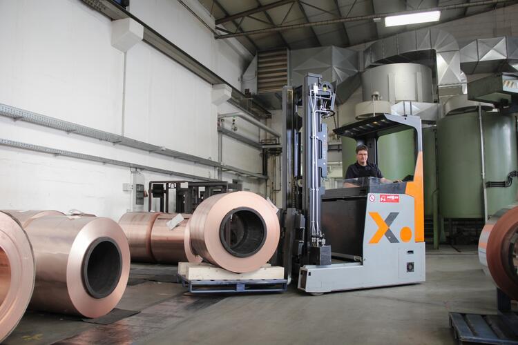 The reach trucks have been designed for indoor use and outdoor use.