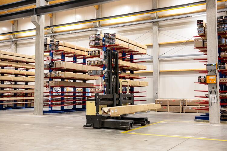 Blecha-Aluminium_2500px-8.jpg Mehrwegestapler und Kommissionierer beim Aluminium Handling