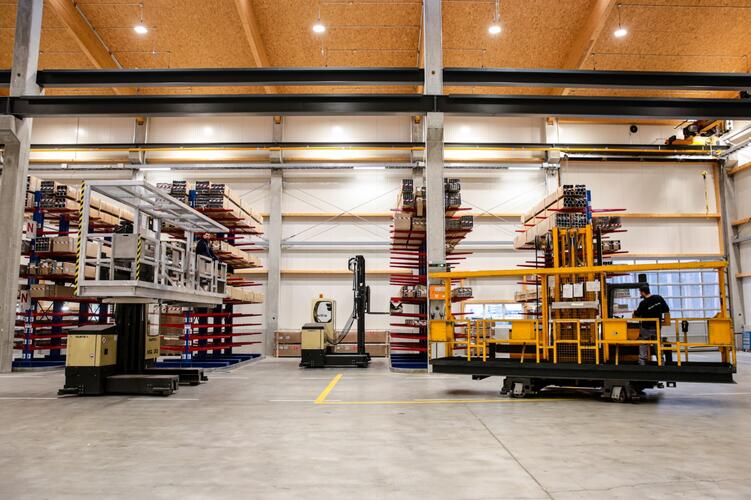 Blecha-Aluminium_2500px-9.jpg Mehrwegestapler und Kommissionierer beim Aluminium Handling