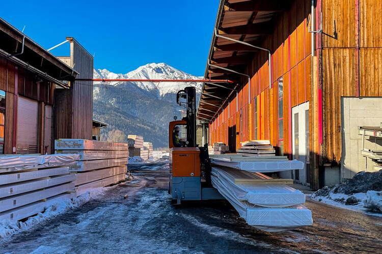 68911_HTA_Mayr_MQ60_2132-2500px-7_0.jpg MQ60 Mehrwegestapler im Einsatz bei Mayr in Österreich