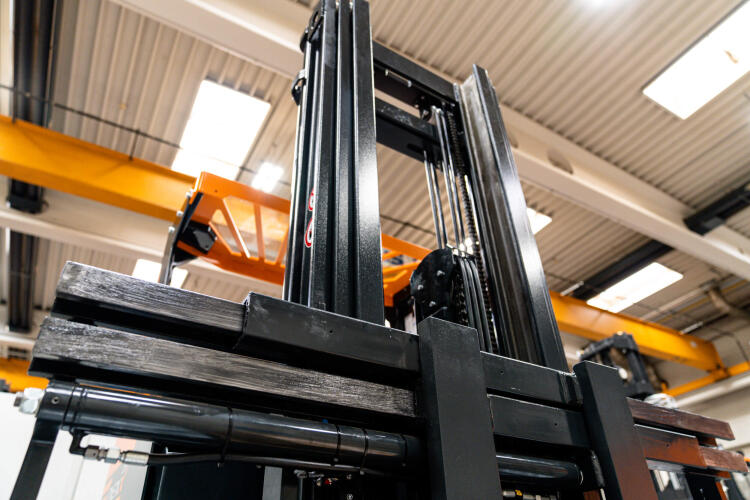 Hubmast des NexX Mehrwegestaplers