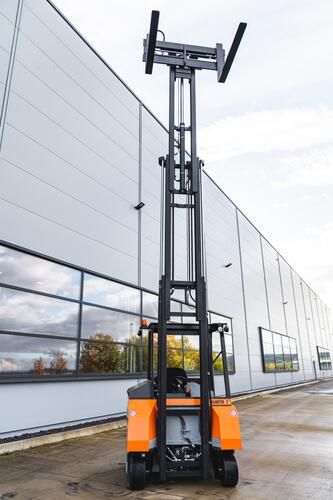 Multidirectional counterbalance forklift Flux_Extended mast