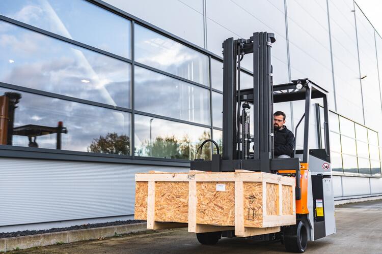 Multidirectional counterbalance forklift Flux_ideal for pallet handling
