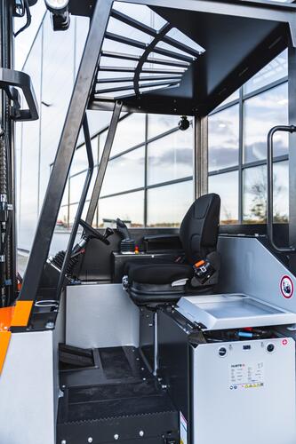 Multidirectional counterbalance forklift Flux_spacious cabin