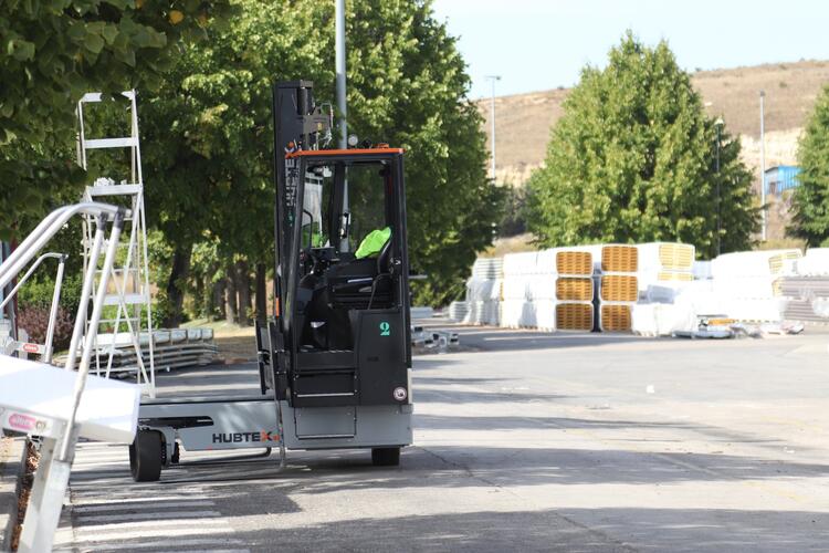 Metecno - carretilla universal DQ-X en uso exterior