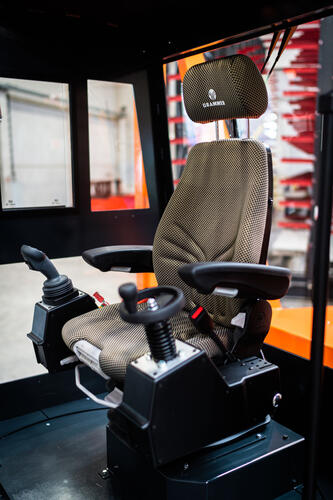 Spacious cabine of the Roxx compact forklift