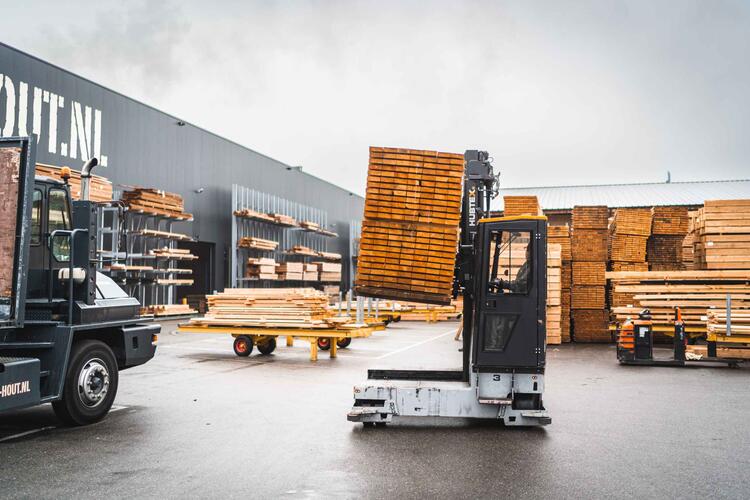 MaxX Mehrwegestapler im Holzhandel