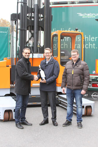 Mehrwegestapler werden an Kunden übergeben