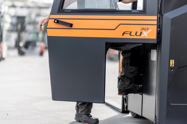 Gegengewichtsstapler Flux mit niedrigem Kabineneinstieg