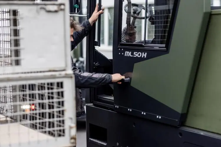 Bundeswehrstapler-Diagonalkabine