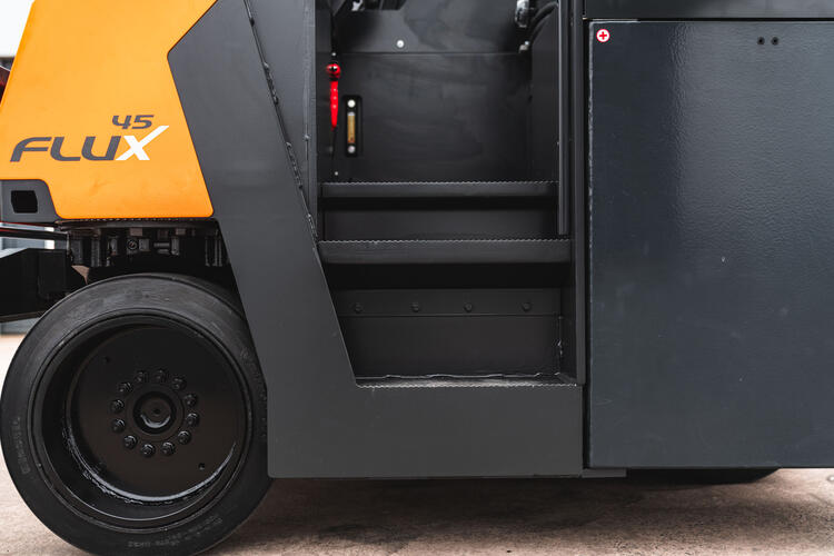 FluX 45 Kabineneinstieg