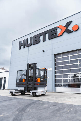 MaxX 60 vor HUBTEX-Logo
