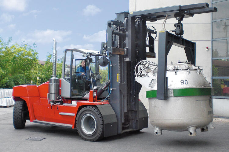 Carrying heavy steel equipment with a stabau forklift attachment