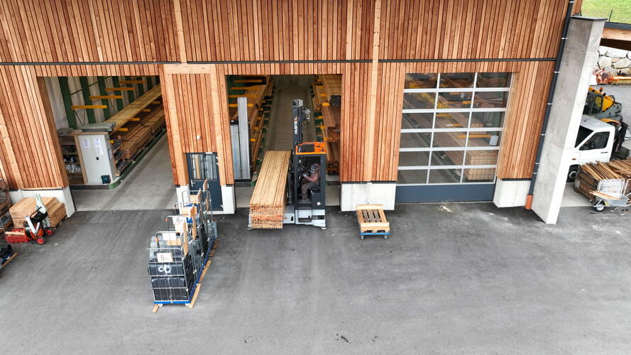 HUBTEX Maxx multidirectional Sideloader in lumberyard