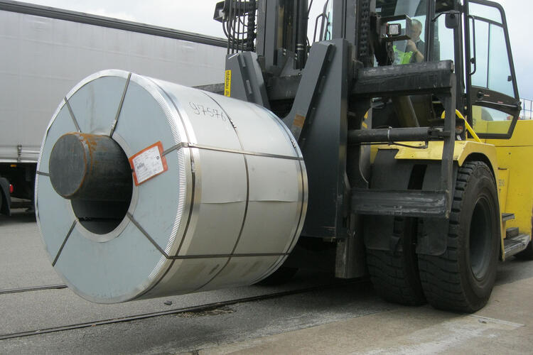 Coil Handling with a coil boom