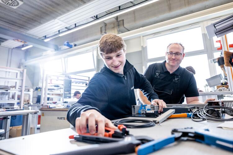 Auszubildender Elektriker