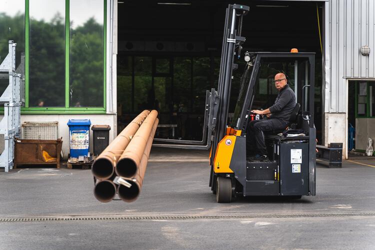 Multidirectional fork Flux 30 transports long pipe