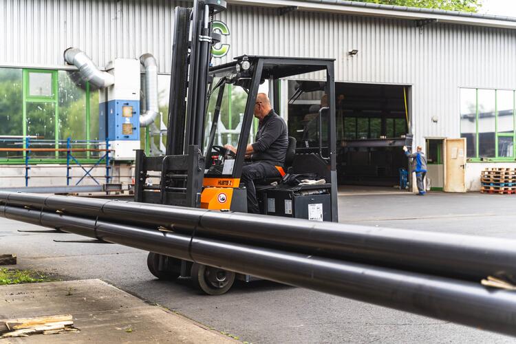 Multidirectional fork Flux 30 transports long pipe