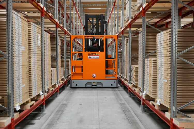 Kommissionierstapler HUBTEX MK 15 für Türen und Zargen