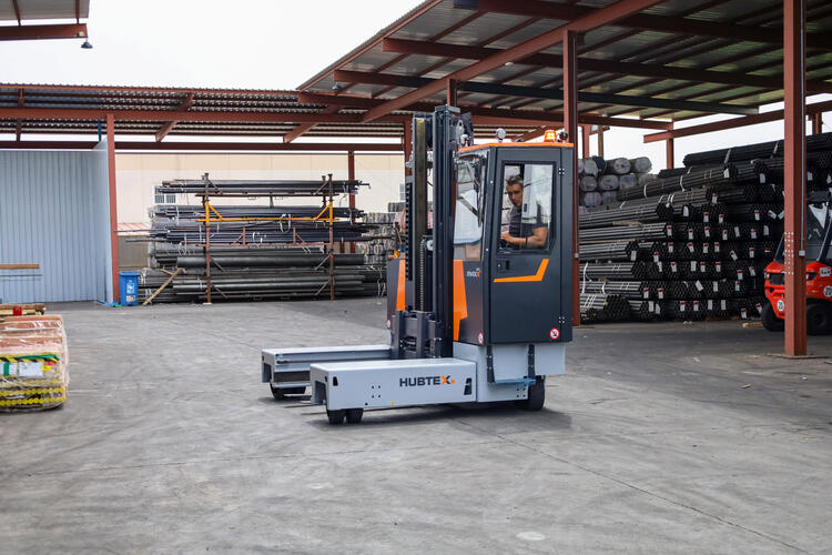 Carretilla multidireccional eléctrica MAXX de Hubtex con dirección 360° HX