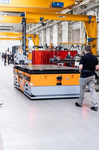 The new SFX platform transporter for in-plant heavy-duty transport