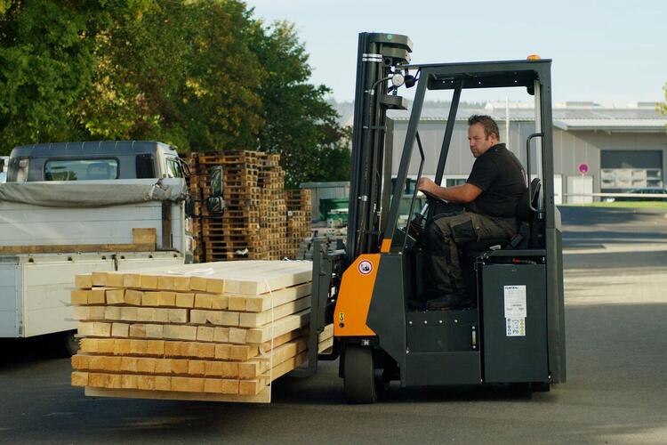 Multi Directional Forklift for long loads and Pallets