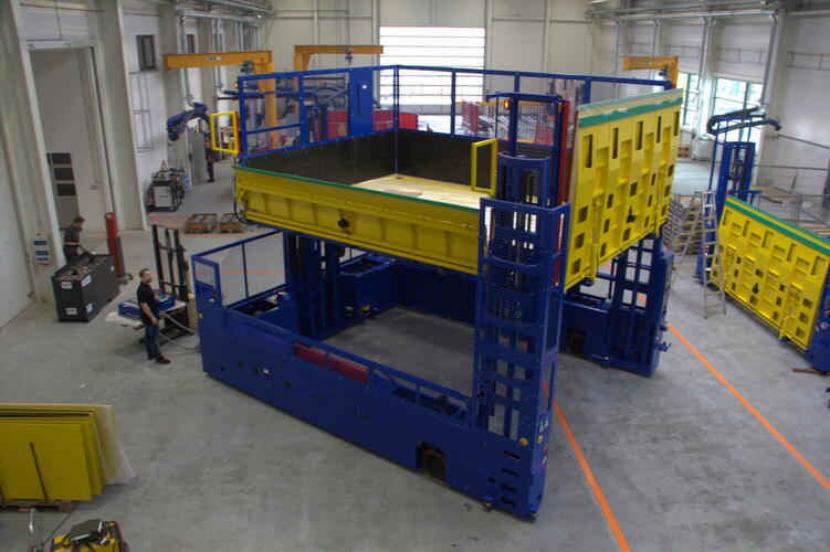 Hubtex assembly platform for the FAL with ramps